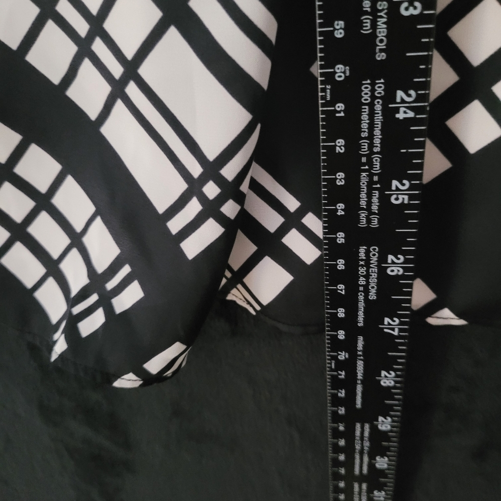 WHBM black white geometric blouse NWT - Picture 9 of 10